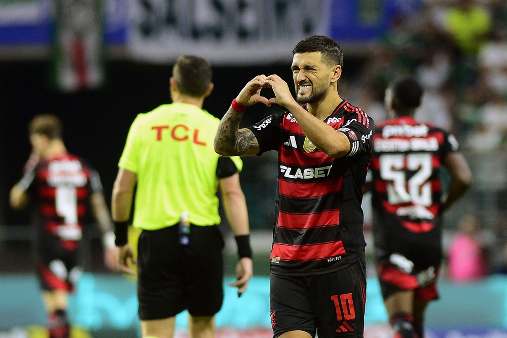 Flamengo faz jogo inteligente, mostra força do elenco e deixa recado para o Palmeiras