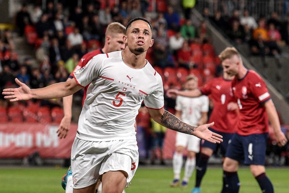 Flamengo tem interesse em Okafor, atacante suíço do Milan