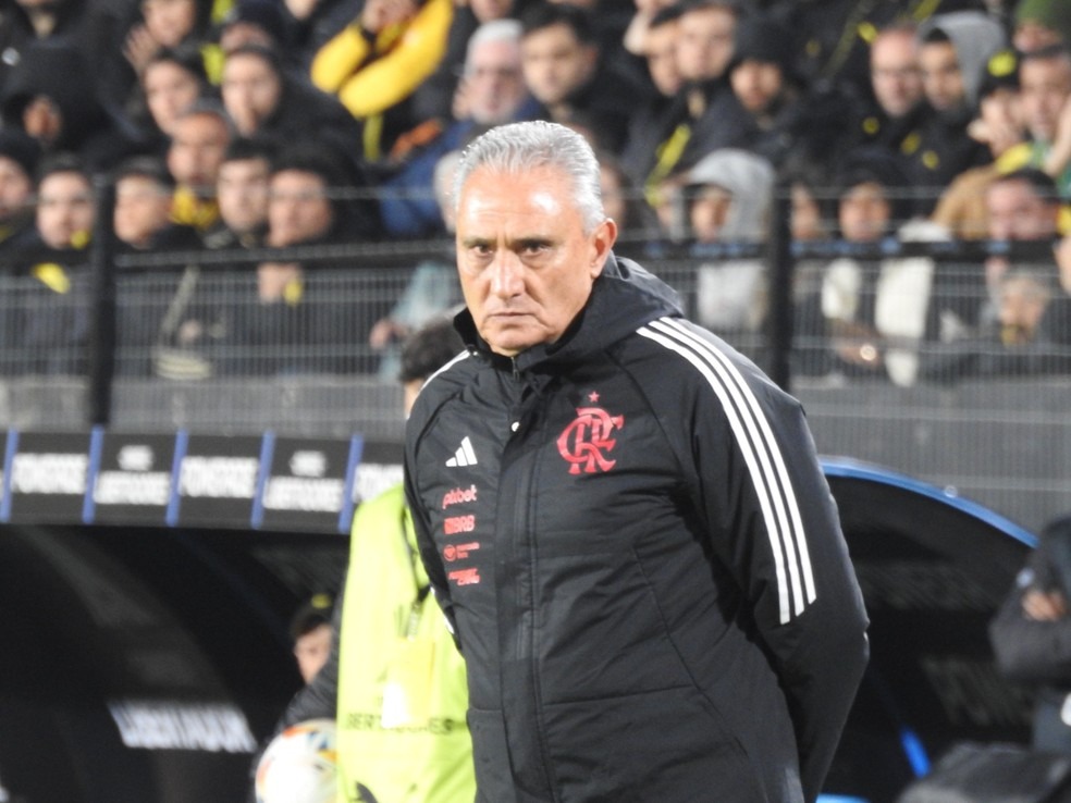 Pressão interna sobre Tite aumenta, e jogo com Athletico-PR ganha peso extra no Flamengo
